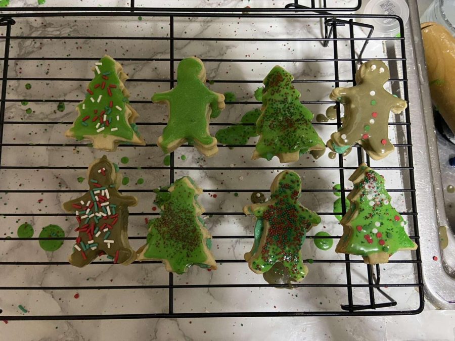 How to Make Evergreen Sandwich Cookies